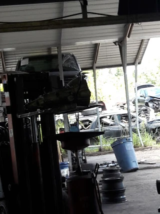 Howell's Auto Parts JunkYard in Jacksonville (FL) - photo 2