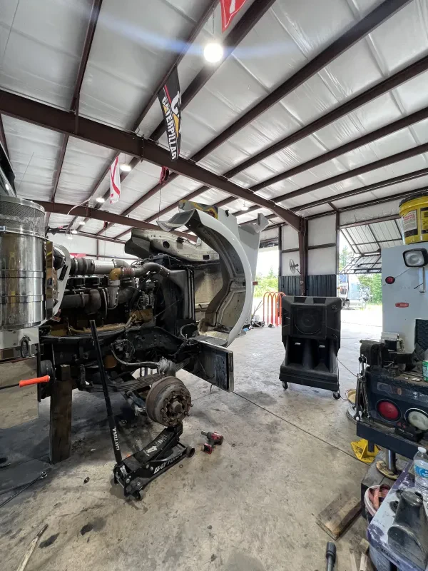 DiamondBack Truck and Trailer Repair - photo 3