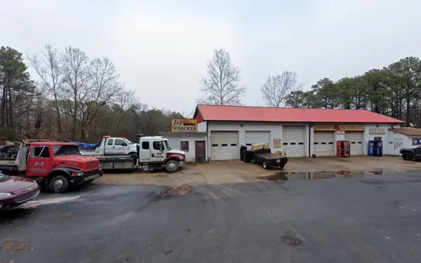 J & J Wrecker Service - photo 3