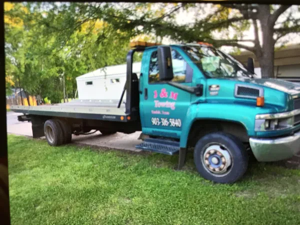 J&M Towing - photo 4