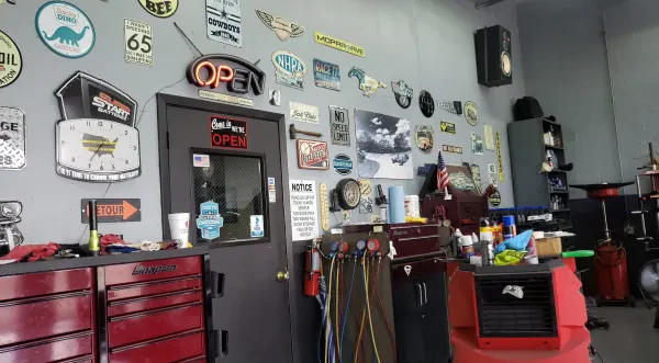 Charlie's Texas 10 Auto Service - photo 2