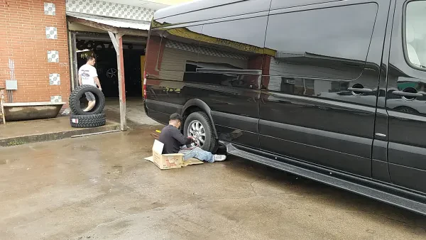 Fj Tire Shop - photo 4