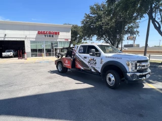 Leos Towing and Recovery LLC