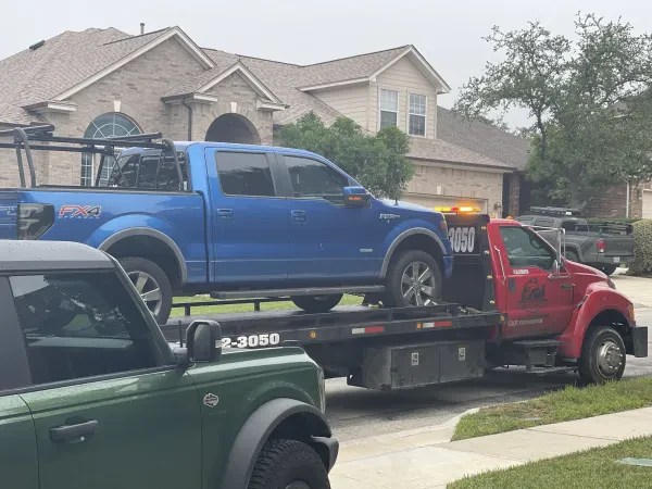 Lucys Towing Services - photo 3