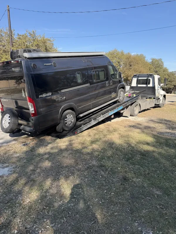 Lucys Towing Services - photo 4