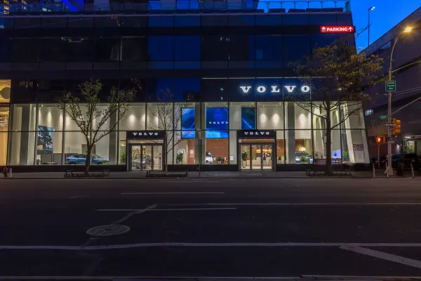 Volvo Cars Manhattan - photo 3