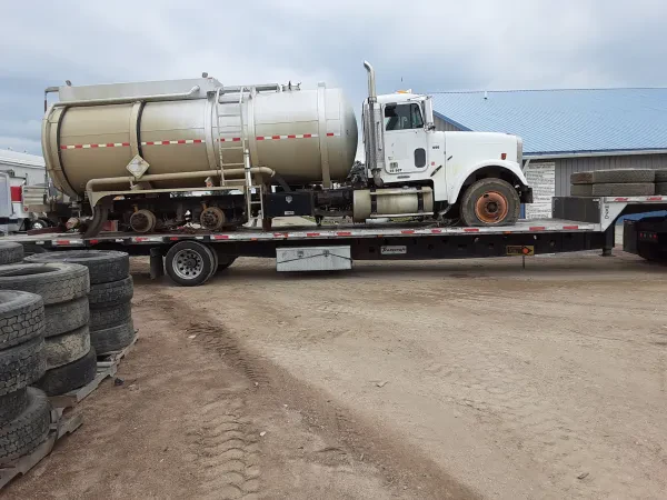 Lucken's Truck's & Parts Incorporated - photo 2