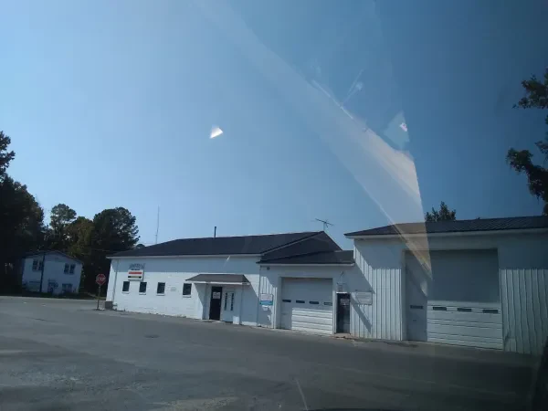 Johnny's Body Shop & Wrecker - photo 2