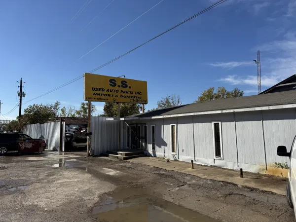 S&S Auto Parts - photo 4