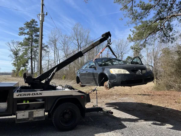 Muddy Tows Towing and Recovery - photo 3