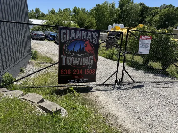 Giannas Towing and Transport - photo 3