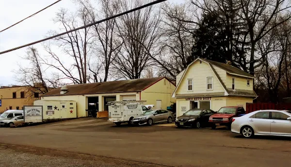 Lee's Auto Body Shop - photo 2