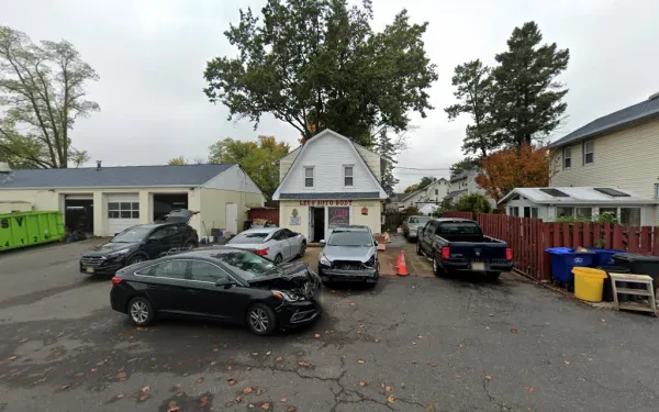 Lee's Auto Body Shop - photo 4