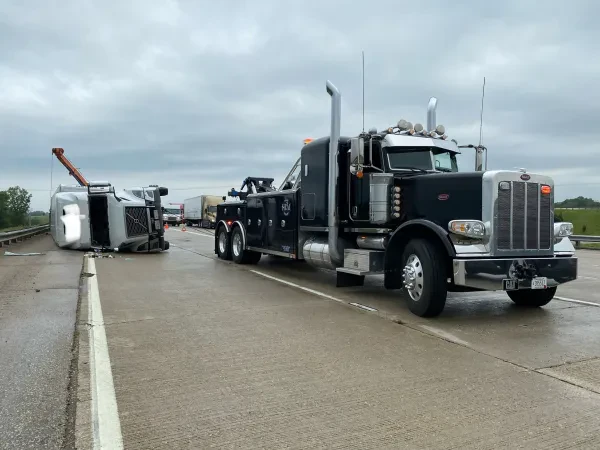 HDM Towing & Truck Center - photo 2