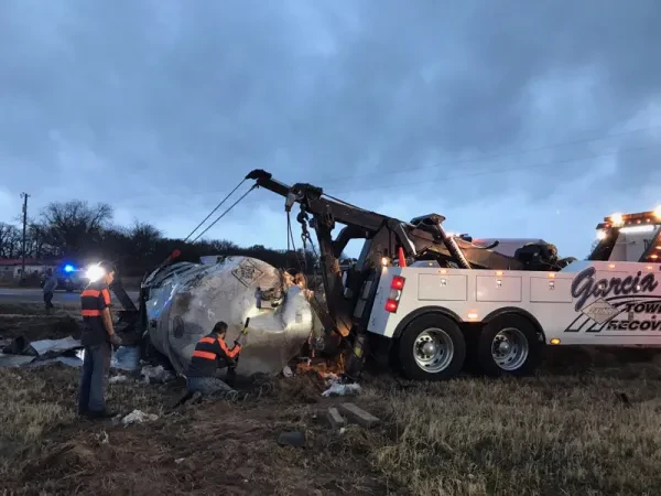 Garcia 24 Hr Towing & Recovery - photo 4