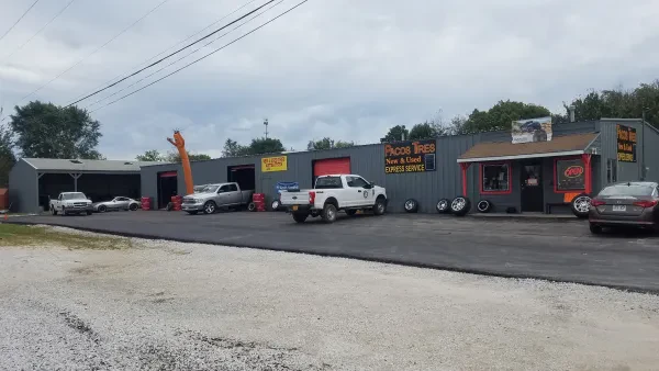 Auto Works 24hr Towing and Recovery - photo 2