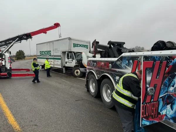 JSH Truck Repair & Towing - photo 4