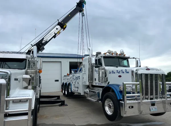 Kizer Collision & Towing - photo 2