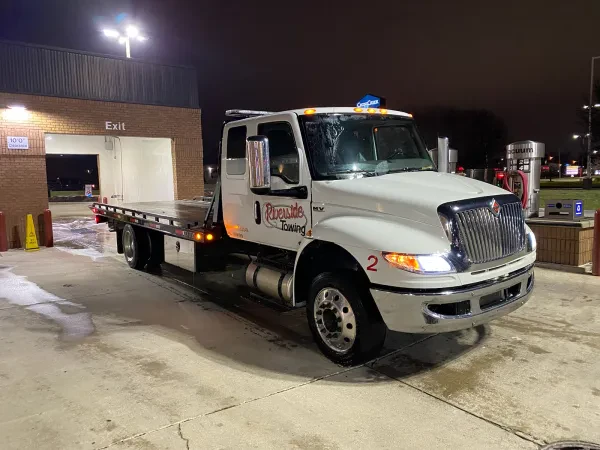 Riverside Towing - photo 3