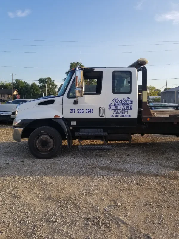 Alvie's Towing of Jerseyville - photo 4