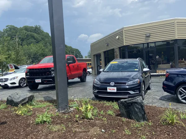 Upper Valley Auto Mart - photo 3
