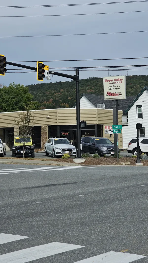 Upper Valley Auto Mart - photo 4