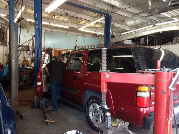 Earl's Automotive - photo 2