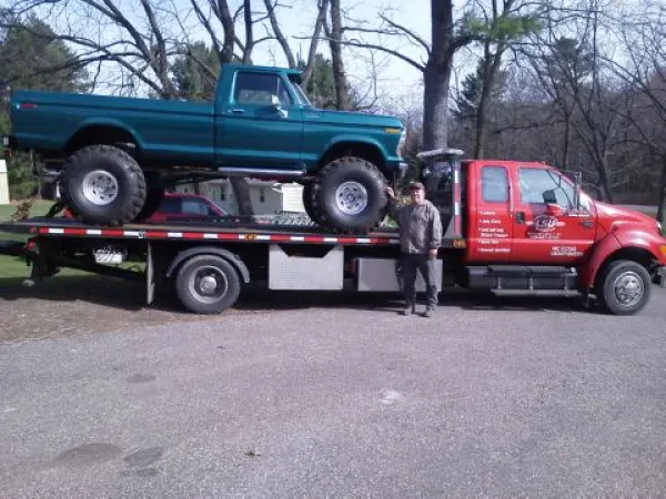 Lake Services Unlimited Towing and Recovery LLC - photo 3