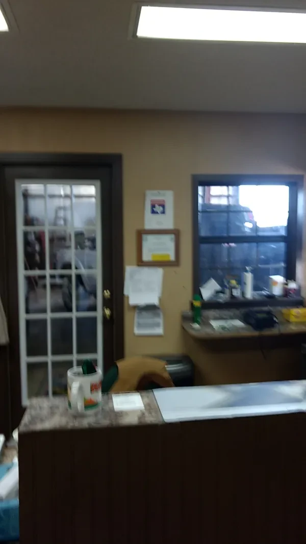 Larry's Automotive - photo 4