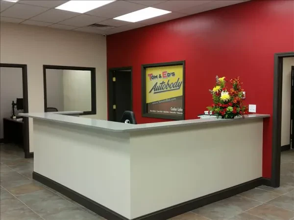 Tom & Ed's Autobody of Cedar Lake - photo 2