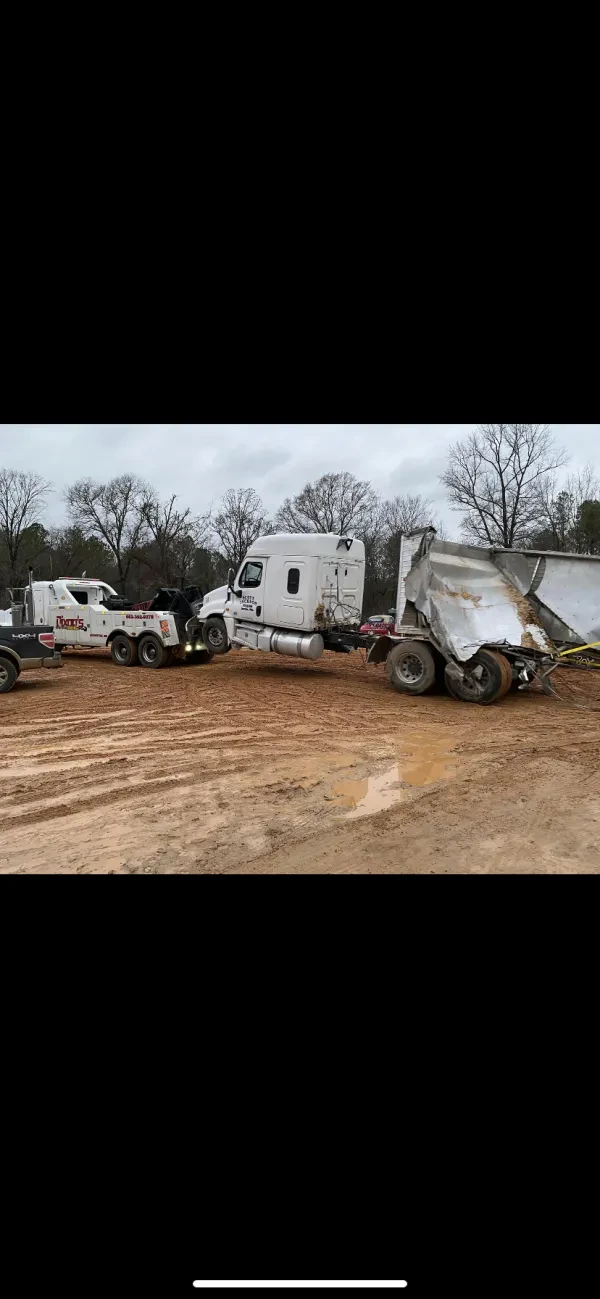 Dixon's Towing and Auto Repair - photo 4