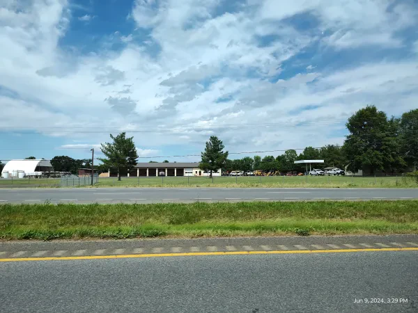 Tom's Truck Sales, LLC - photo 3