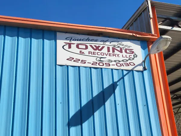 Touches of Class Towing & Recovery - photo 4