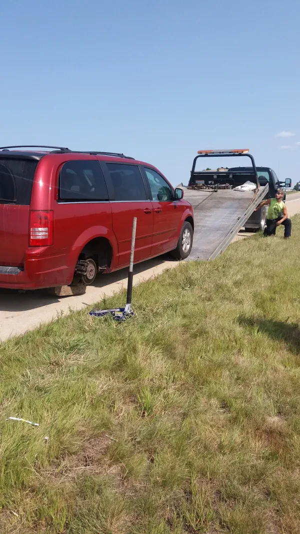 Luthi's Towing And Hauling - photo 4
