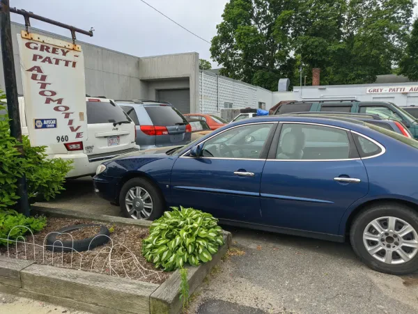 Grey Patti Auto Repair - photo 4