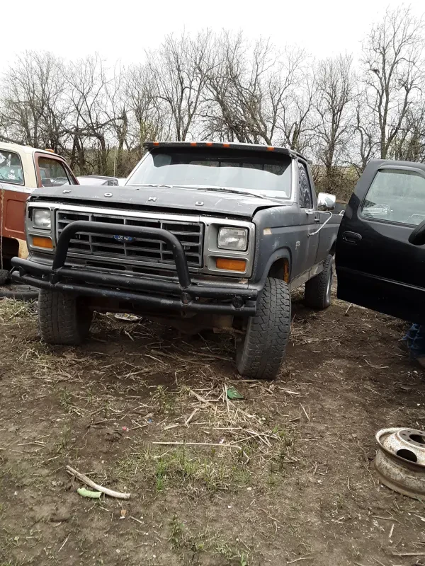Roy Spicer Used Cars & Salvage - photo 3