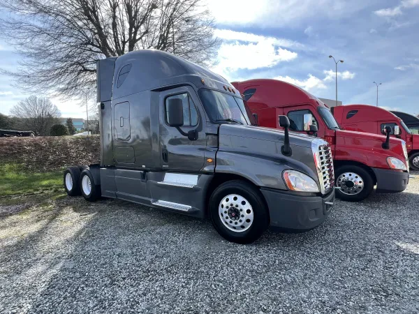 White's International Trucks - photo 3