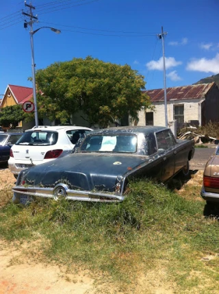 LA City Junk Cars JunkYard in Montebello (CA) - photo 4