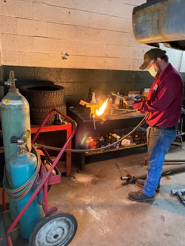 Carriage Traders - SERVICE & TIRE CENTER - photo 4