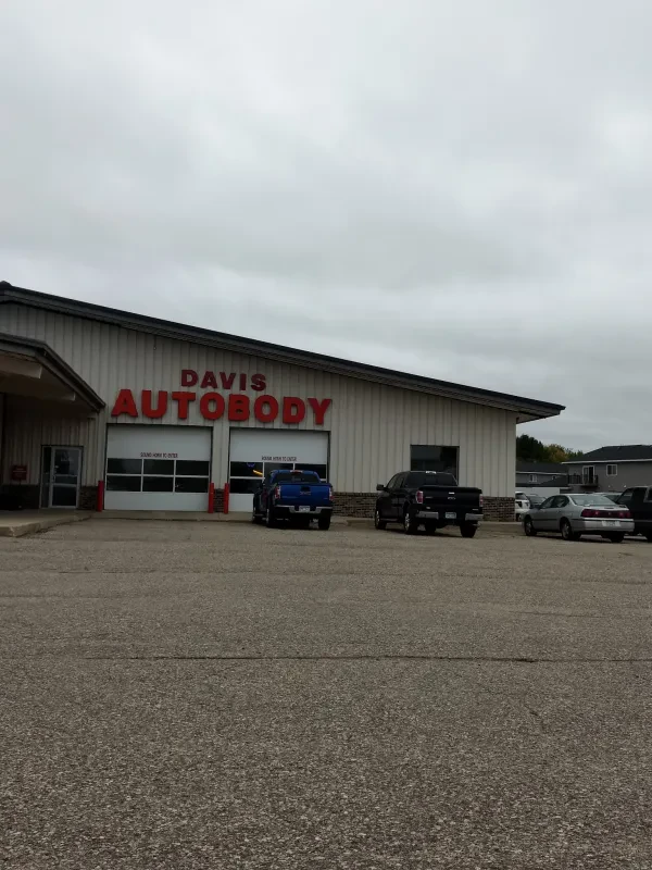 Davis Autobody Detail & Glass 24 HR Towing - photo 2