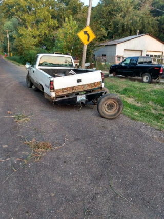 Davis Auto Wrecking JunkYard in Blue Springs (MO) - photo 2