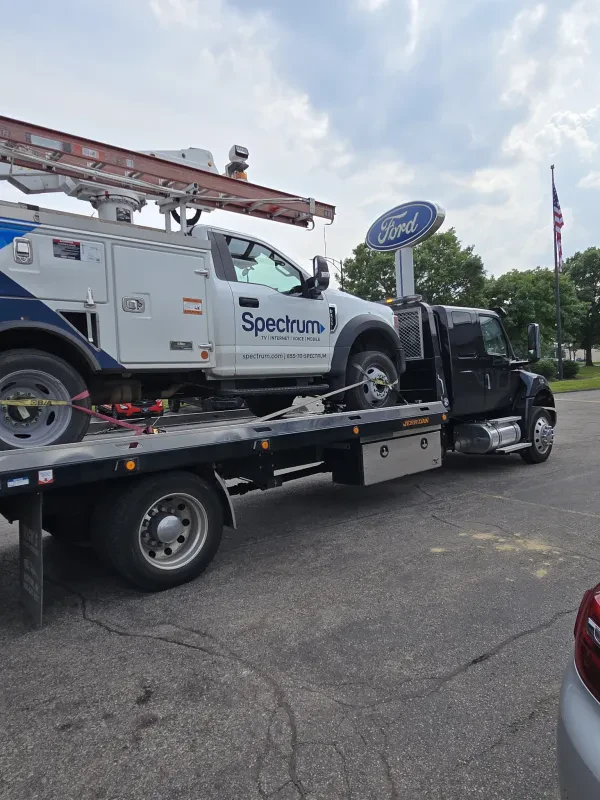 URIEL'S TOWING LLC - photo 3