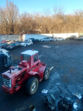 Chets Auto Parts JunkYard in Carpentersville (IL) - photo 4