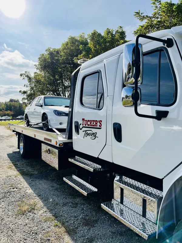 Tucker’s Towing - photo 2