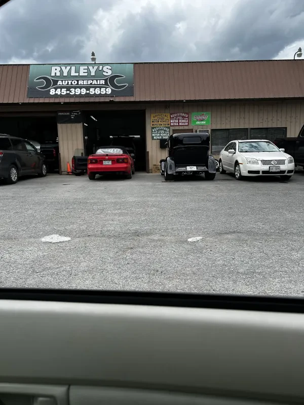 Ryley's Auto Repair - photo 4