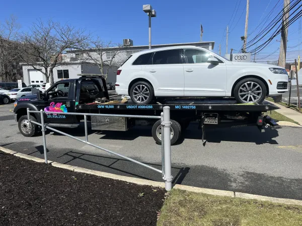 S&M Towing Roadside Assistance - photo 4