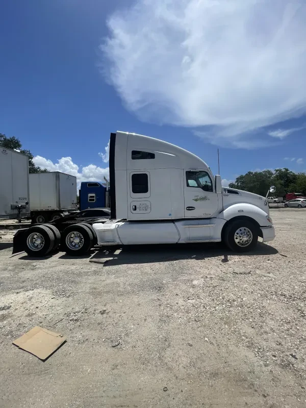 E & J FLEET AND TRUCK SERVICES - photo 4
