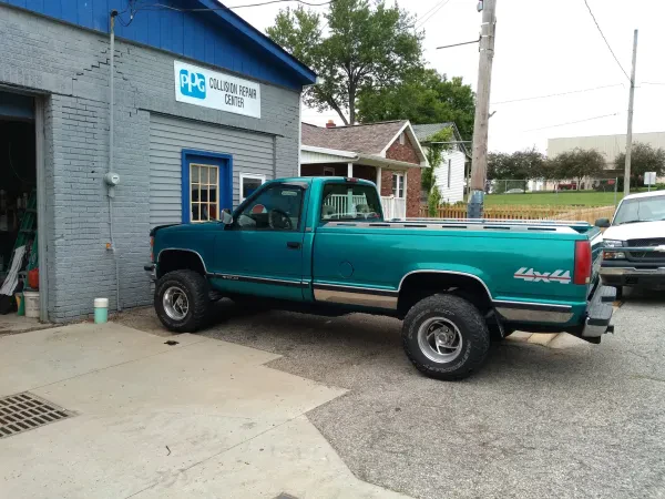 Robin's Body Shop - photo 2