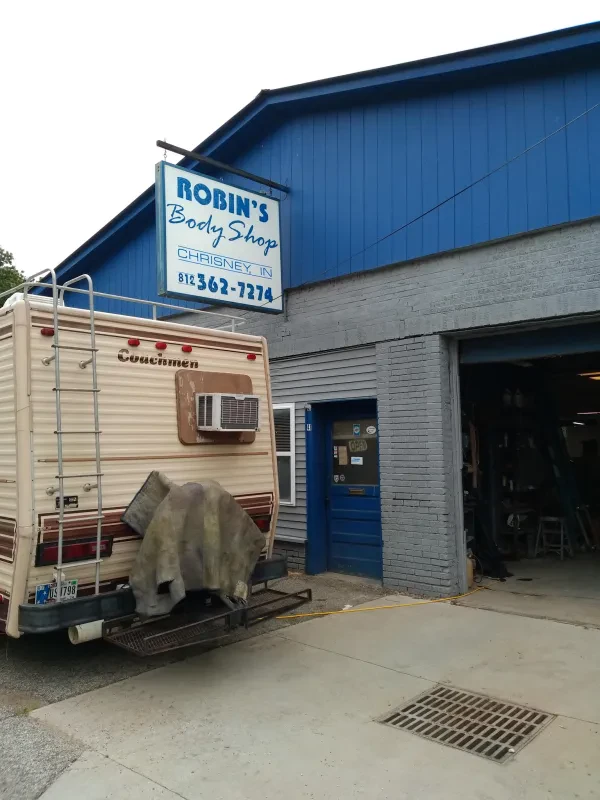Robin's Body Shop - photo 3