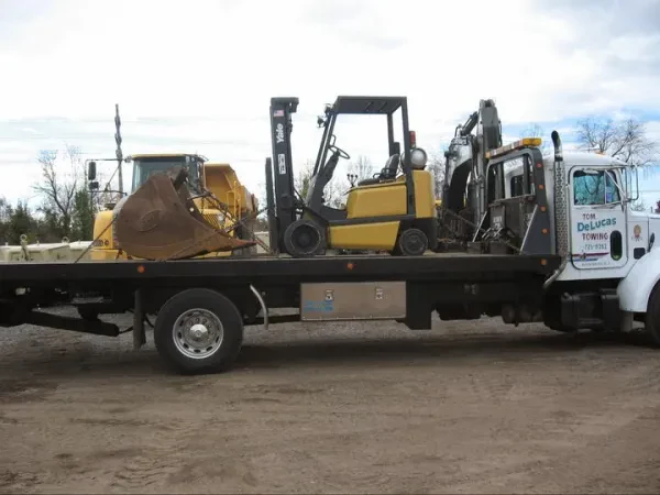 Tom Delucas Towing - photo 3